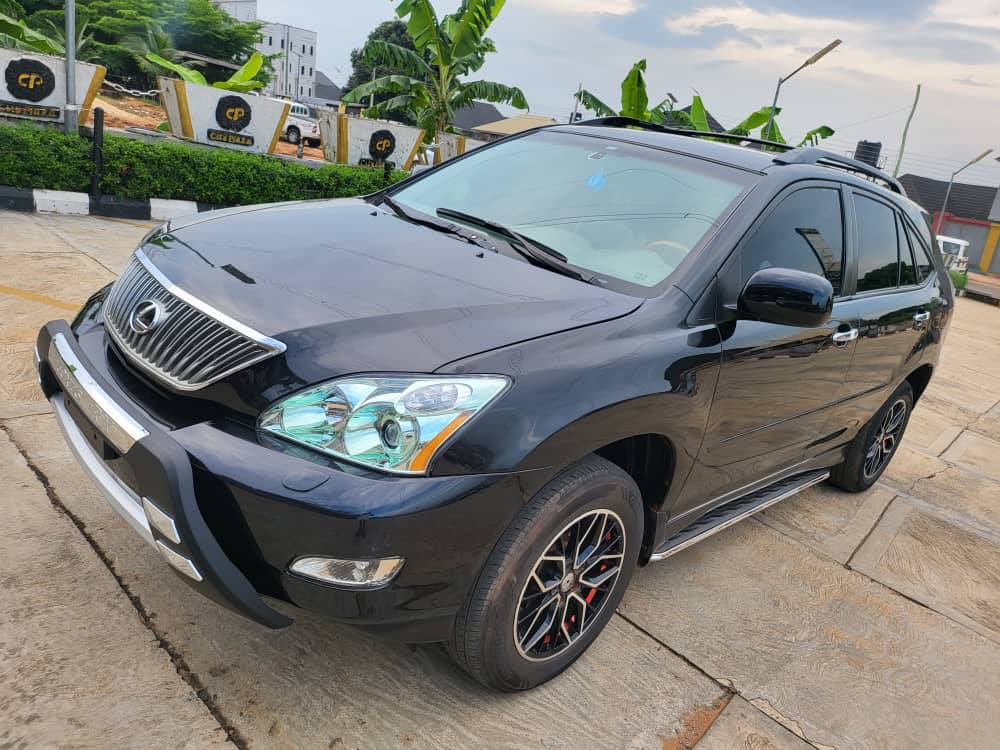 A picture of  Belgium Standard Lexus Rx 330 Blessed with Engine Gear