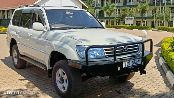 A picture of Toyota land cruiser 100 series for sale