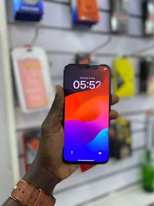 A picture of iPhone 12 Pro Max 256gb faceid working at only 1