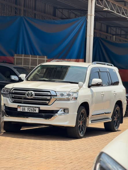 A picture of LANDCRUISER V8