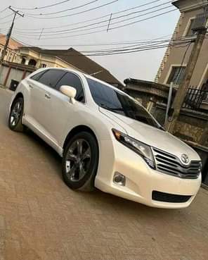A picture of FOREIGN USED 2010 TOYOTA VENZA XLE V6 Accident Free LED