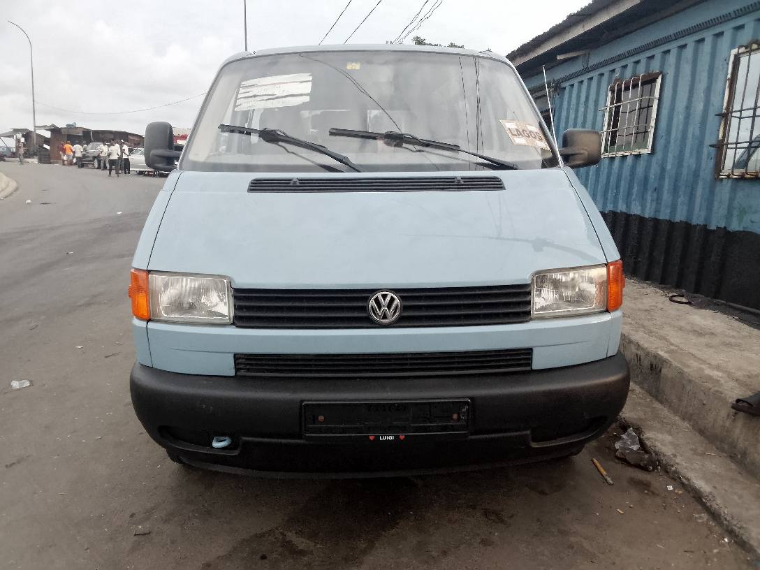 A picture of Volkswagen transporter