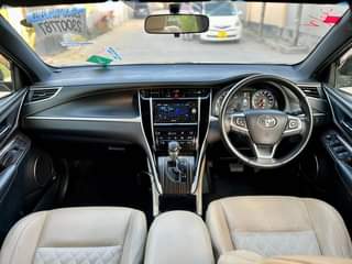 A picture of TOYOTA HARRIER