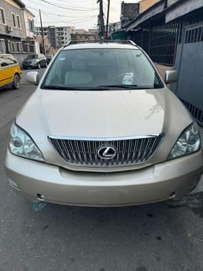 A picture of 2005 Lexus Rx 330 registered extremely neat and nothing to