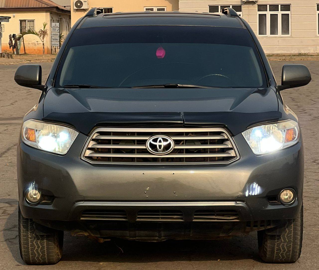 A picture of Tokunbo standard Toyota highlander 2011 model with duty paid in