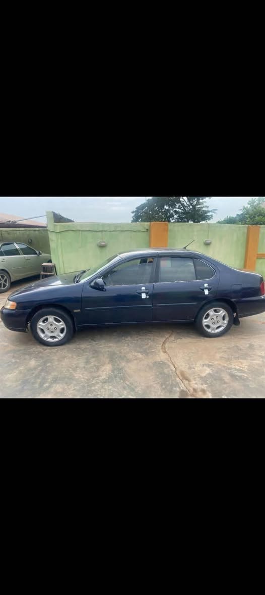 A picture of Nisan Altima engine and Gear work perfect 1 3