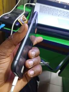 A picture of Iphone 11 64 gb fid active truetone active bh Not
