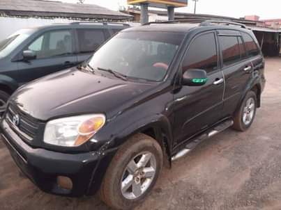 A picture of 2005 Toyota RAV4