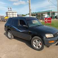 A picture of Rav4 old