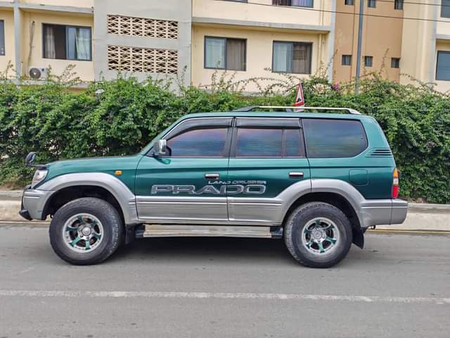 A picture of Toyota prado Tx