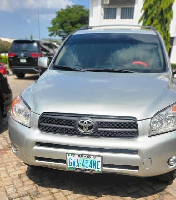 A picture of DISTRESS 08 Toyota Rav4