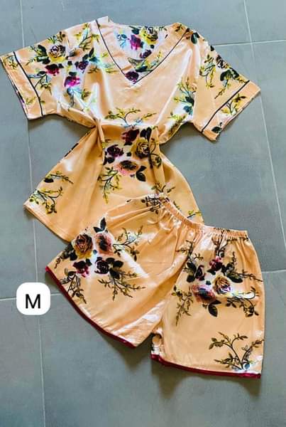 A picture of Nauza nightdress Rejareja elfu 10 TUNAPATIKANA Zanzibar 0653657970