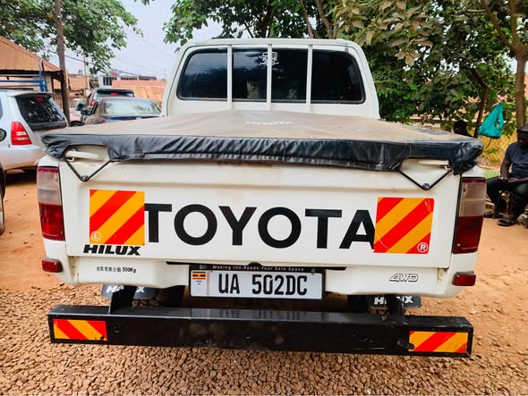 A picture of TOYOTA HILLUX