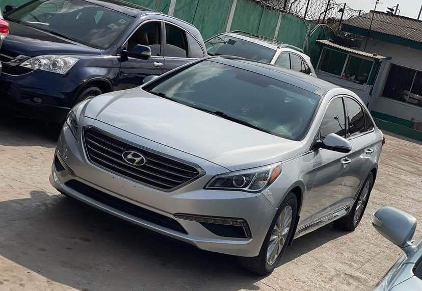 A picture of VEHICLE BRAND Registered 2015 Hyundai Sonata with panoramic thumbstart 13