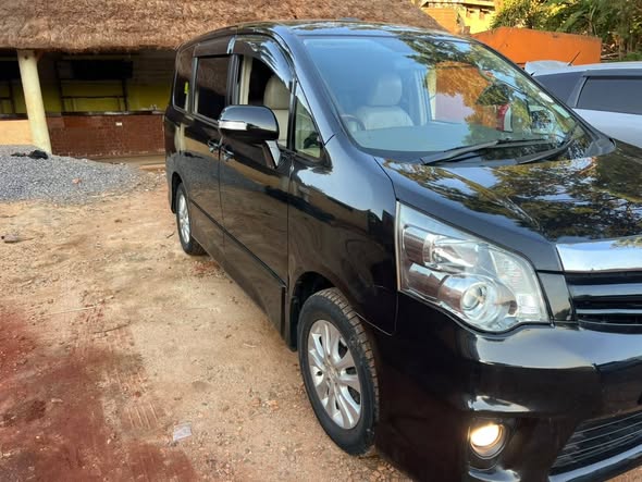 A picture of Toyota noah 2011 in very good condition 33m 0703482288