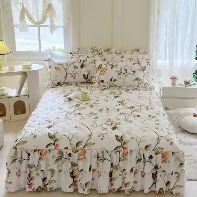 A picture of Bed cover