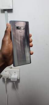 A picture of Samsung note 9