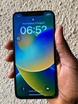 A picture of Iphone x