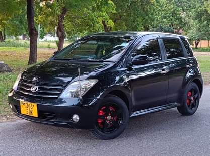 A picture of TOYOTA IST