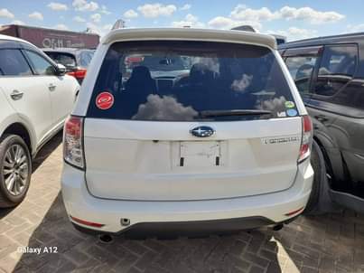 A picture of 2010 Subaru forester 2010 Open roof