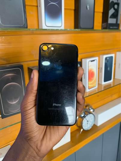 A picture of iPhone 7 plai