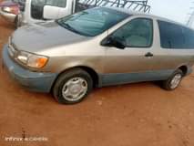 A picture of 1999 Toyota sienna