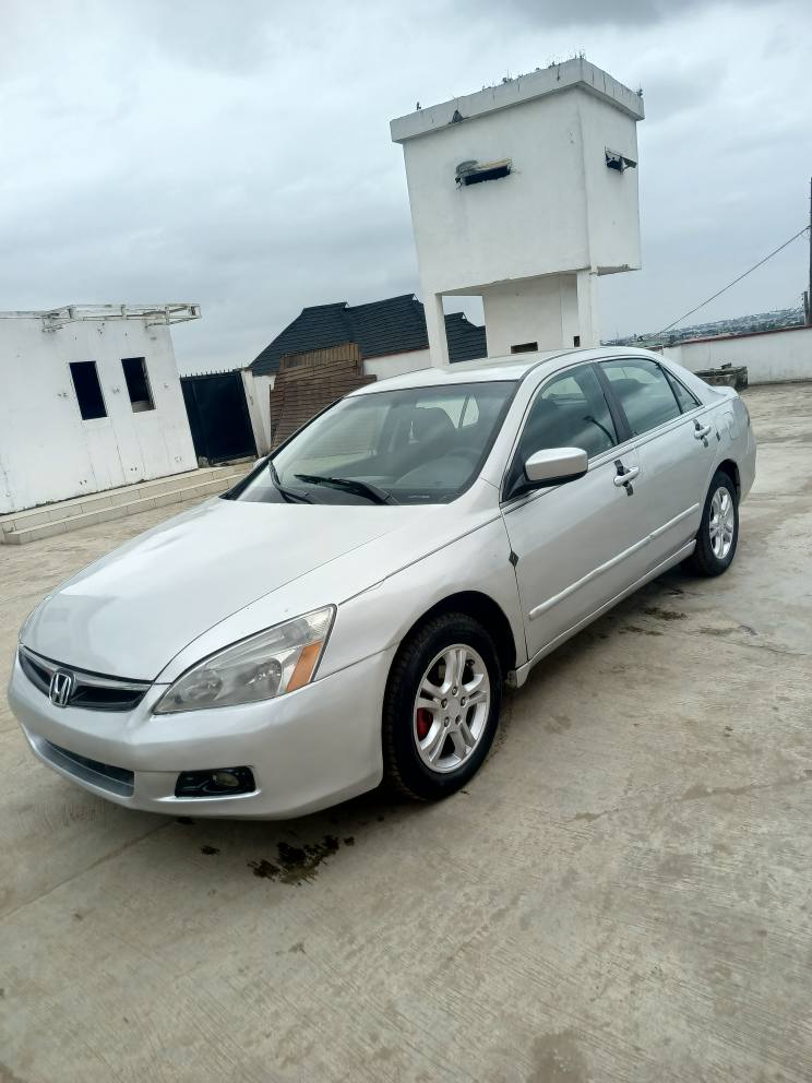 A picture of Honda Accord DC 2007