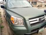 A picture of Honda pilot 2004