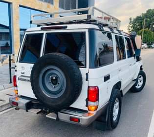 A picture of Toyota Landcruiser LX 2013 Namba E