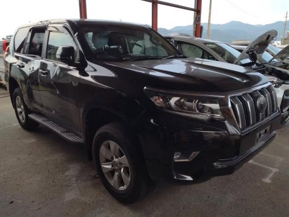 A picture of DAMAGED TOYOTA LANDCRUISER PRADO PETROL READY TO BE IMPORTED UGX30M