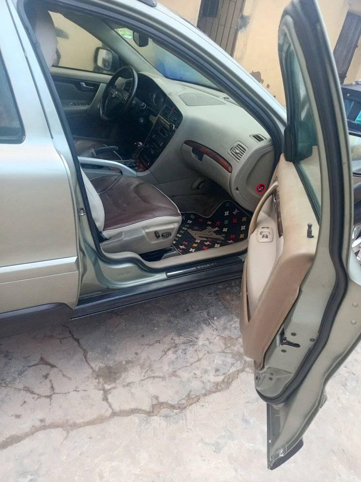 A picture of 2006 Volvo v70