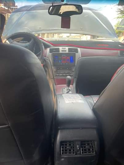 A picture of 2004 LEXUS ES330 09125771985