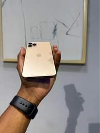 A picture of Iphone 11 pro max 64gb Battery health 96 Ttfaceid Very