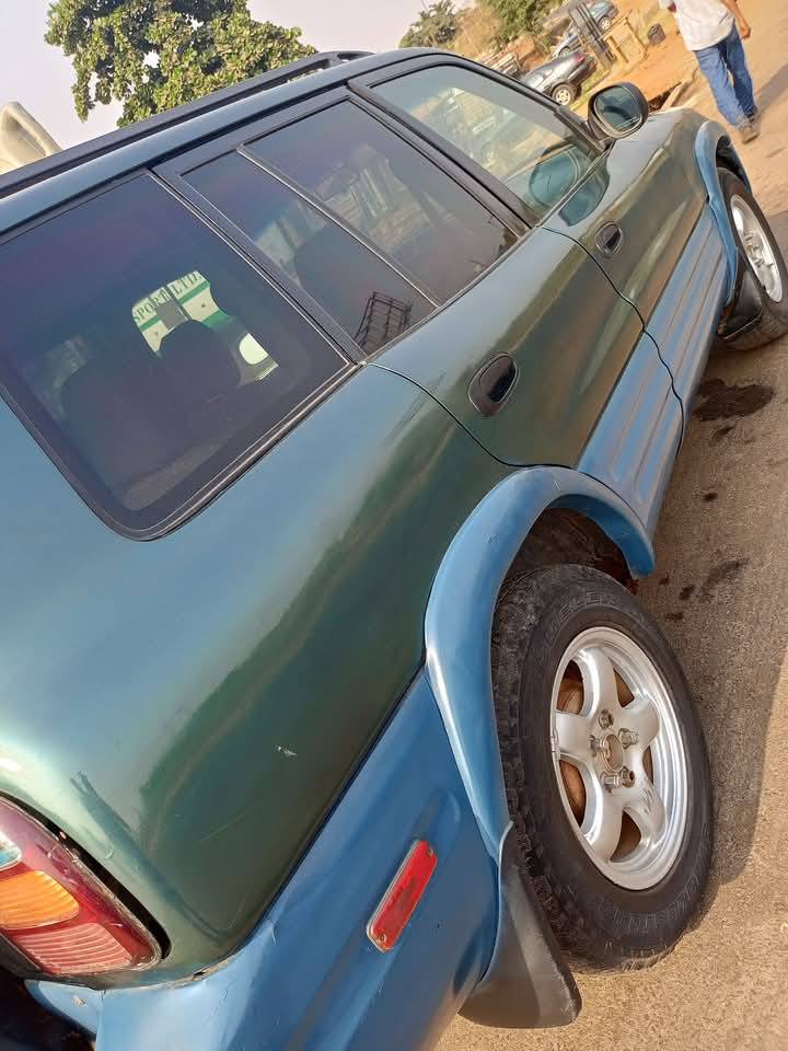 A picture of 1999 Toyota RAV4