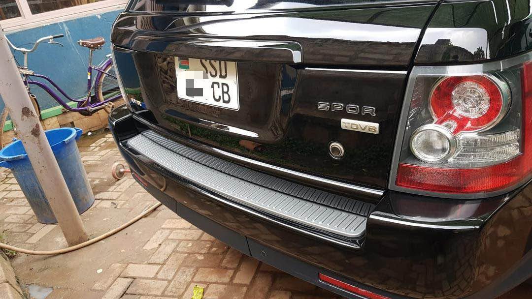 A picture of Range Rover 2011 model with SSD number plate is plate