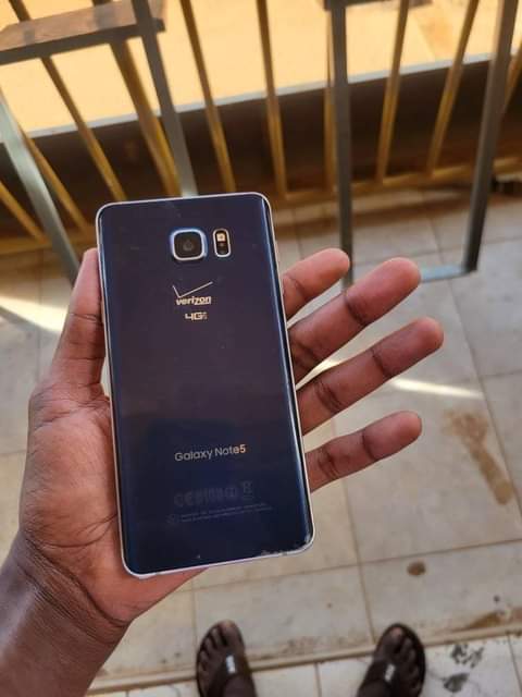 A picture of Samsung galaxy note 5