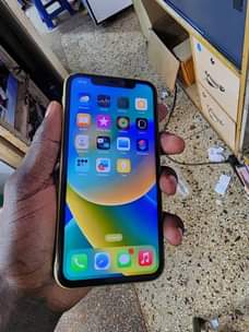 A picture of Iphone 11 850000shs