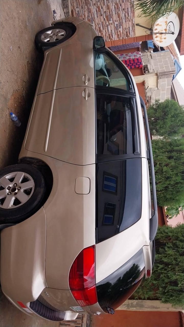 A picture of TOYOTA SIENNA