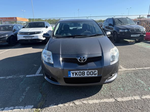 toyota auris