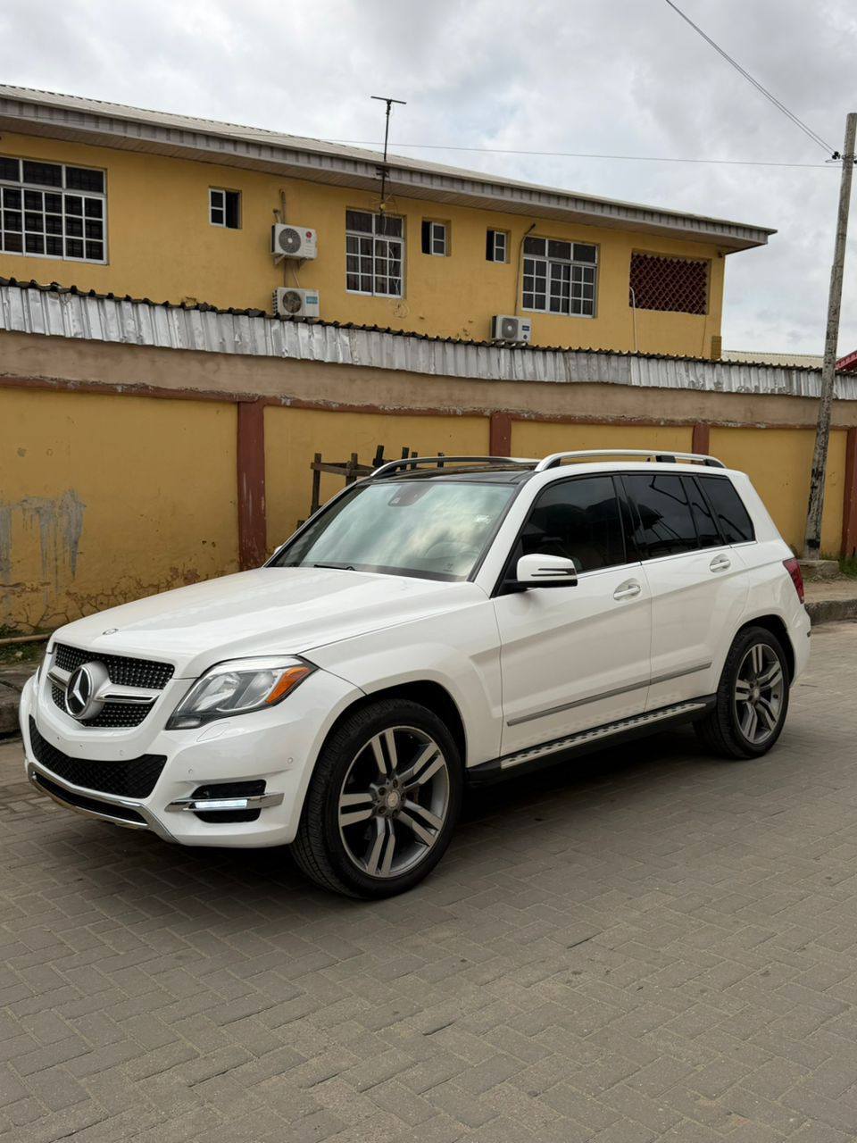 A picture of Mercedes Benz GLK350