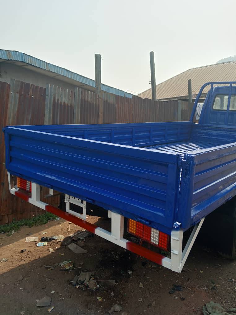 A picture of Qinqi China truck with dyna Engine