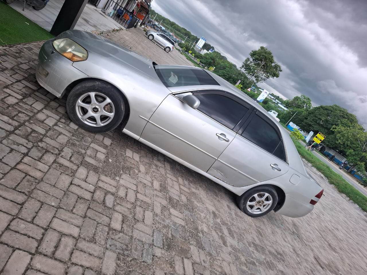 A picture of Toyota mark II GRAND