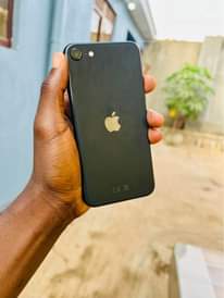 A picture of iPhone SE 2nd Generation 64Gb at 280k Has Portrait Camera