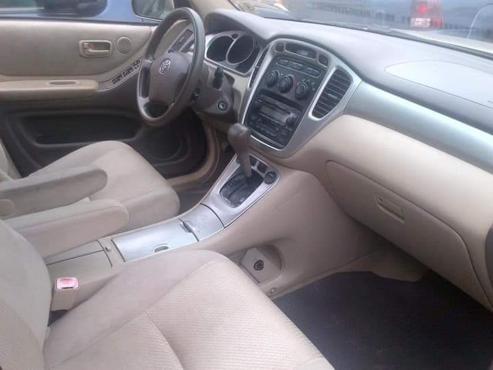 A picture of Tokunbo 2004 Toyota Highlander For Sale Seller Calling ID 2347073191012