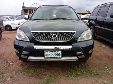 A picture of Highest grade Lexus RX 330 06 model Everything is intact