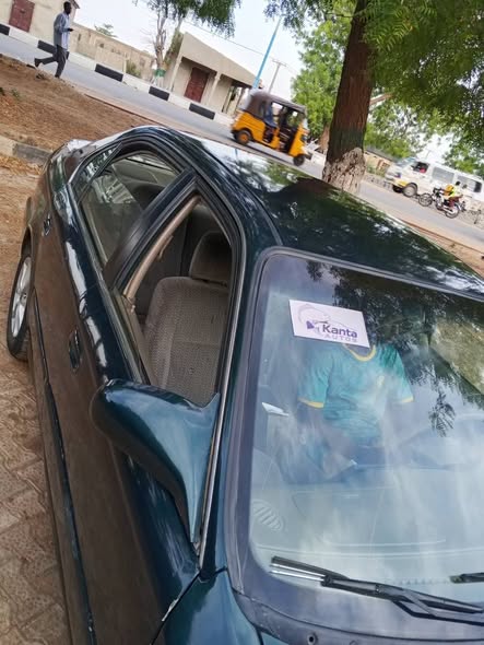 A picture of Honda Civic LX 2000