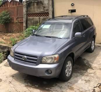 A picture of Clean Nigerian Used Grey Toyota Highlander 2007 2rows