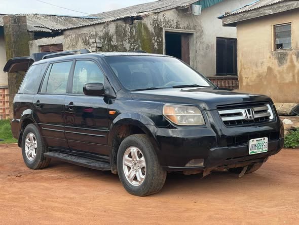 A picture of Honda pilot 2007model