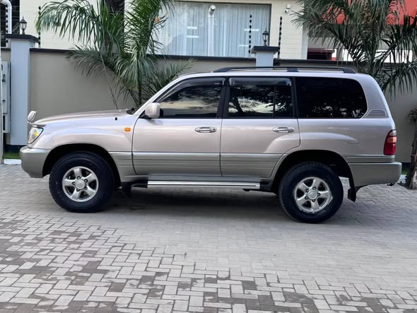A picture of Toyota Landcruiser Bei yake ni 48 8m 0688 147887