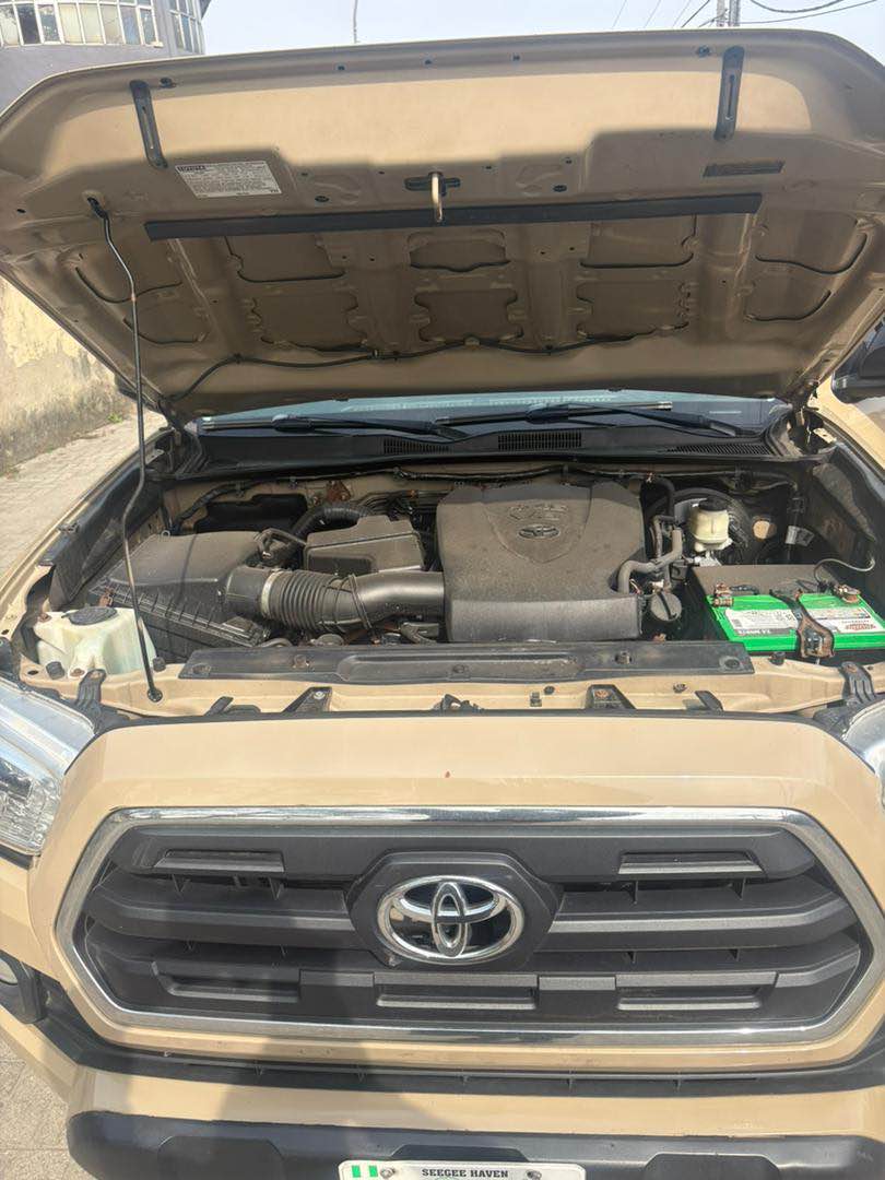 A picture of Foreign Used 2017 Toyota Tacoma SR5 4x4 42m
